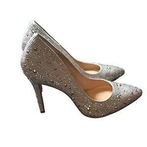 🔥LIKE NEW🔥 Super cute and sexy! Size: 6 / Heel Height: 4 inches